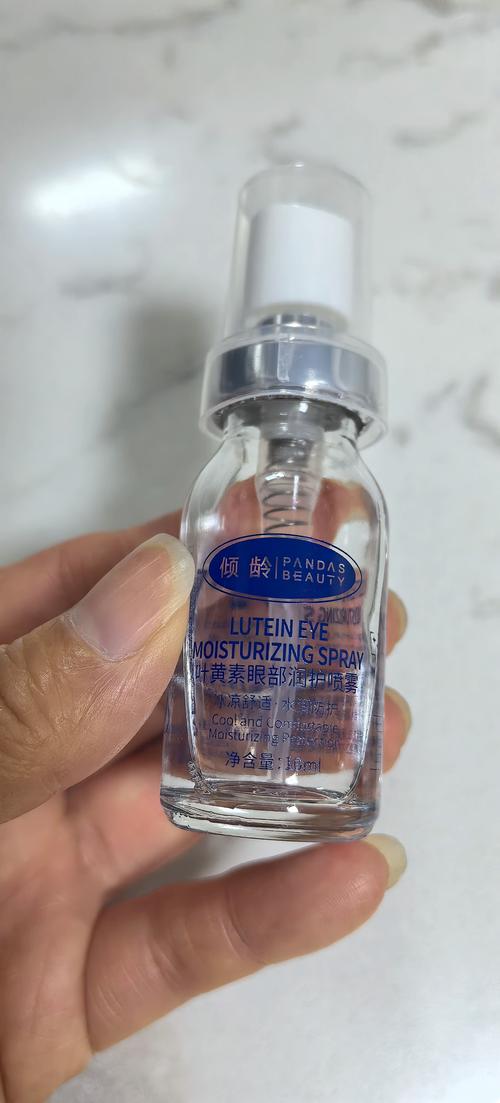 眼周暗沉用什么护肤品