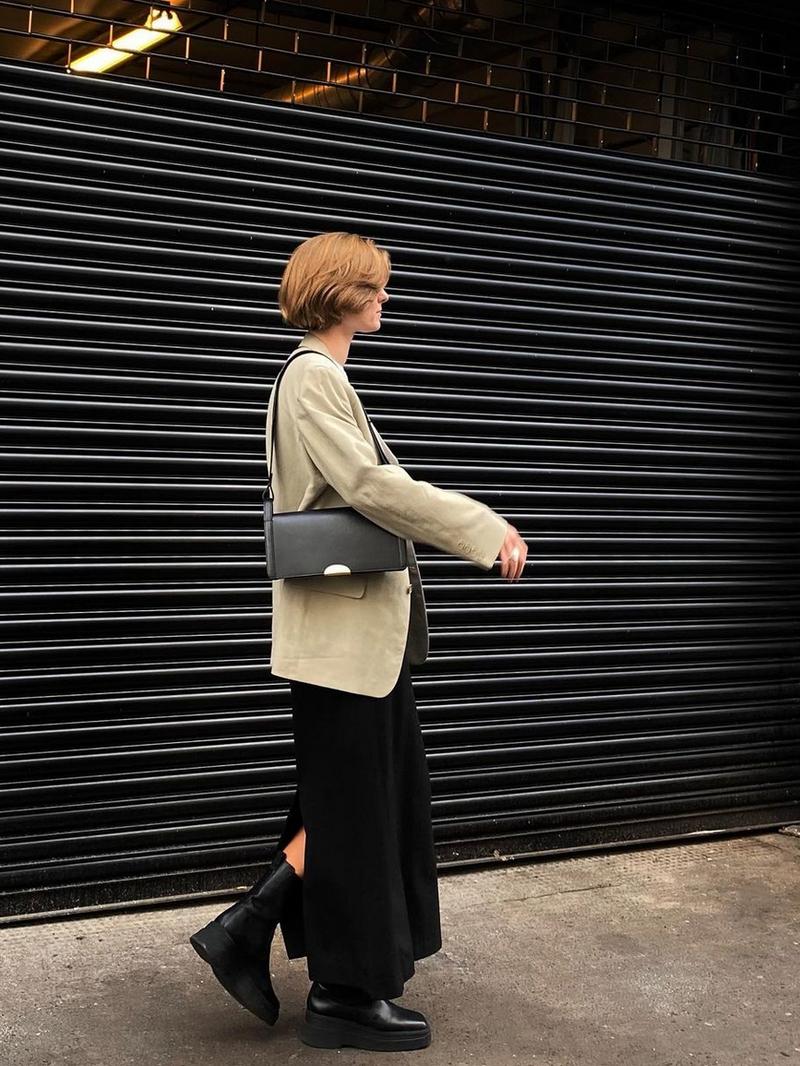 黑色线裙怎么搭配什么外套