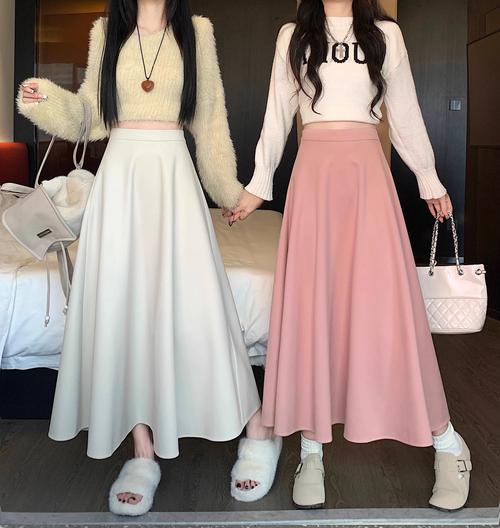 长款褶皱裙怎么搭配