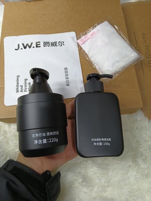 伊思洗面奶男士能用吗