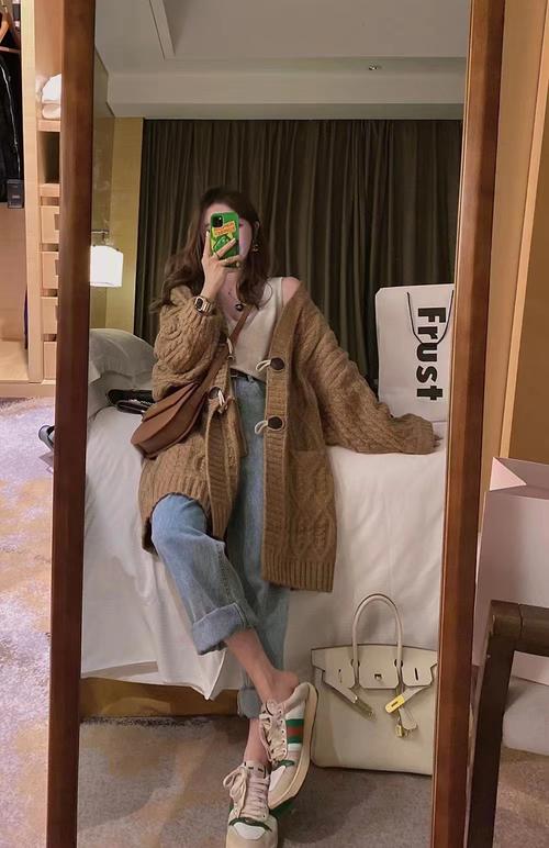 韩版大长版毛衣怎么搭配