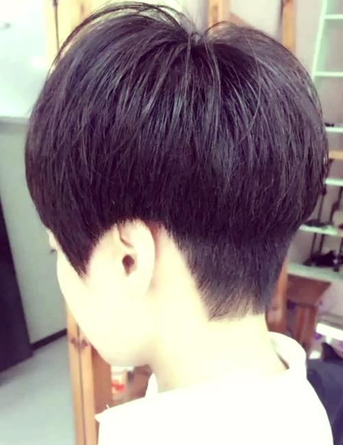 脸大适合什么发型短发