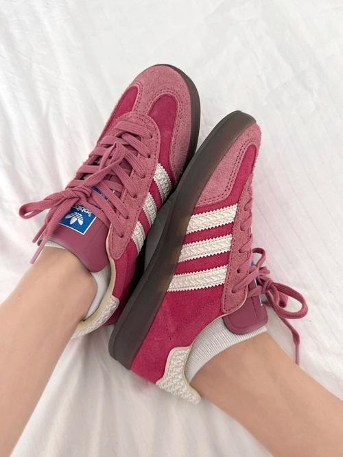 粉色单鞋怎么搭配衣服