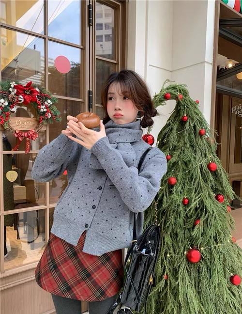 圆领毛衣怎么搭配围巾好看图片欣赏