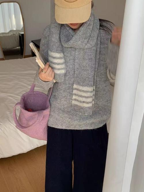 圆领毛衣怎么搭配围巾好看图片欣赏