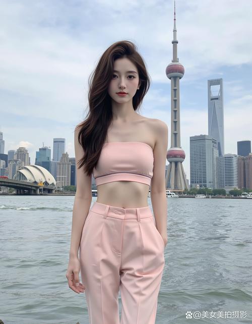 腰瘦臀大怎么搭配衣服好看