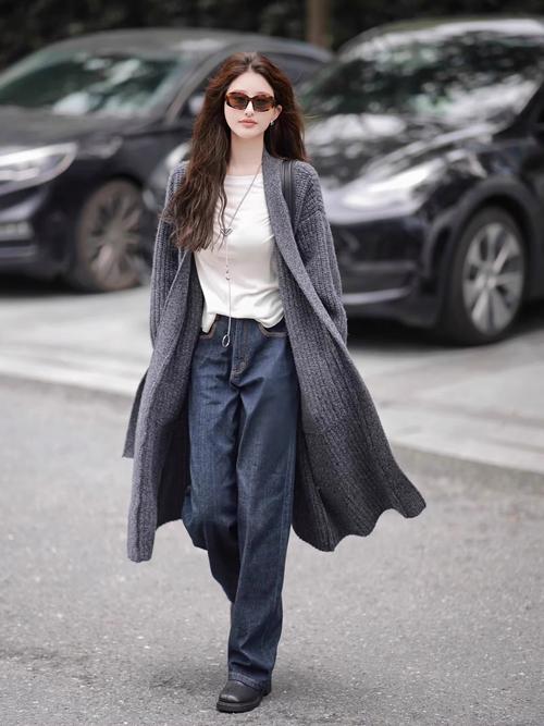 休闲女士长款开衫毛衣怎么搭配图片