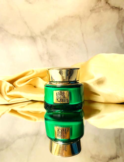 百雀羚护肤品有荧光剂