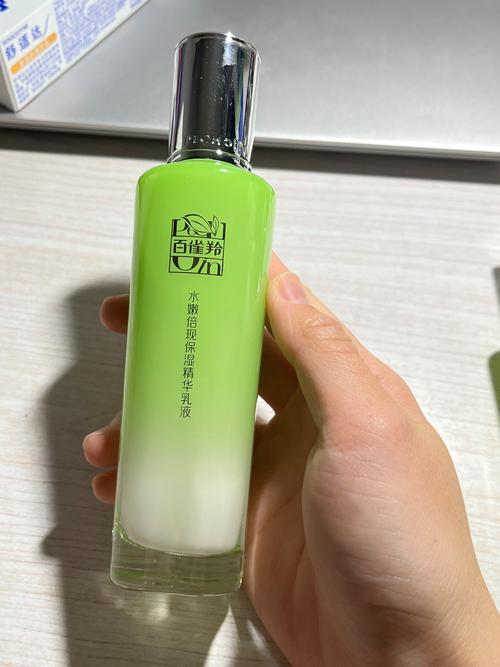 百雀羚护肤品有荧光剂