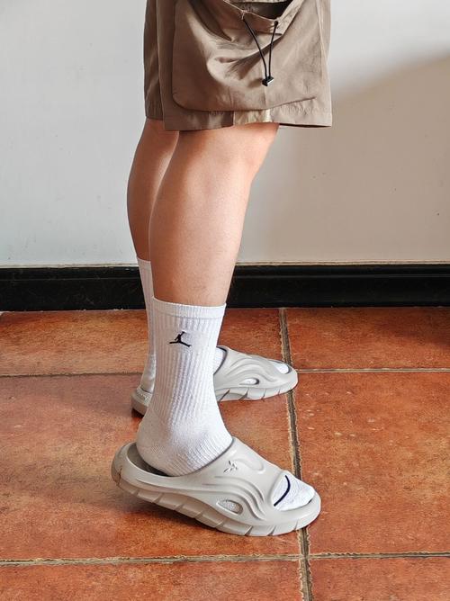 拖鞋怎么搭配袜子