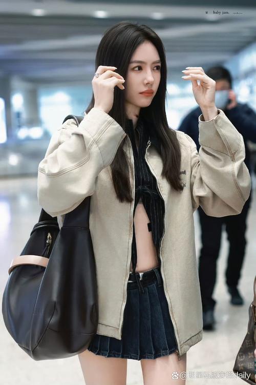 露腰衣服怎么搭配