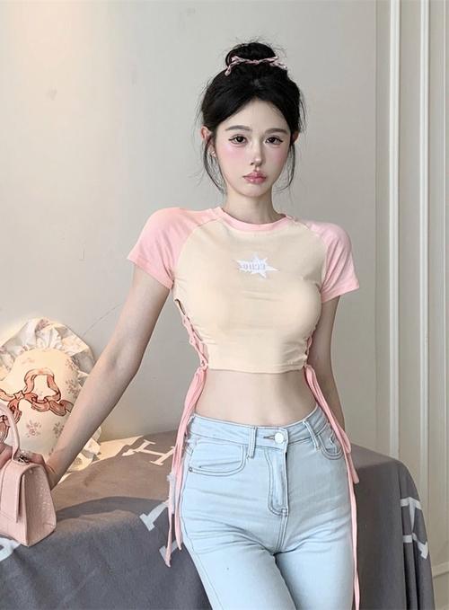 露脐t恤 怎么搭配外套