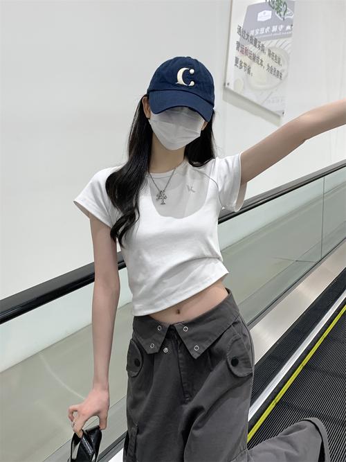 露脐t恤 怎么搭配外套