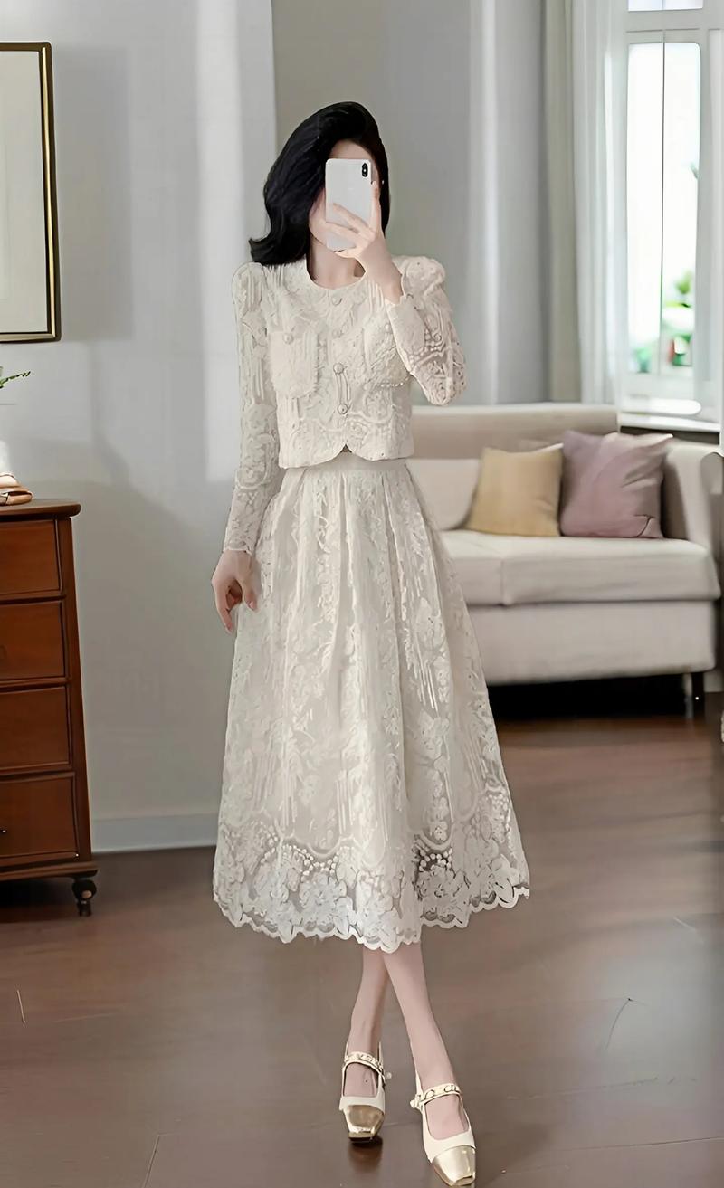 蕾丝裙怎么搭配鞋子