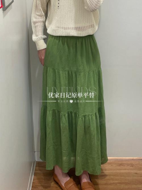 军绿色a字裙怎么搭配