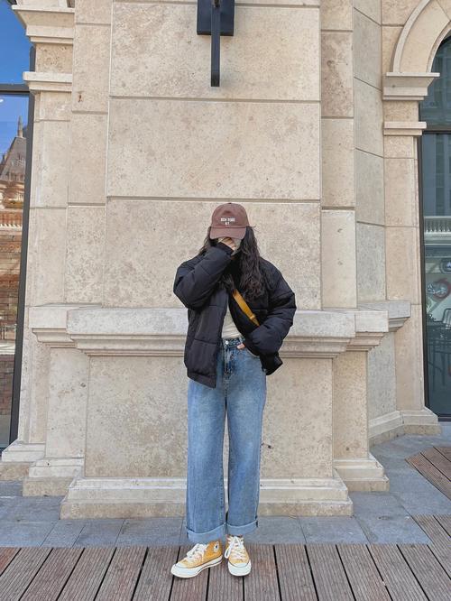 黑短袄子怎么搭配下衣