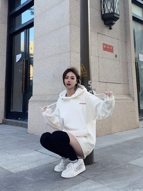 长筒袜子怎么搭配
