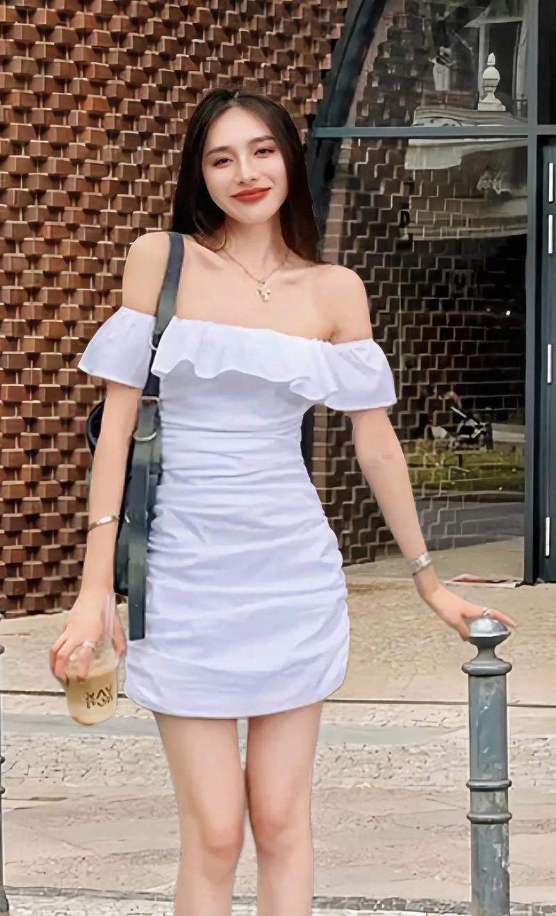 一字肩连衣裙怎么搭配