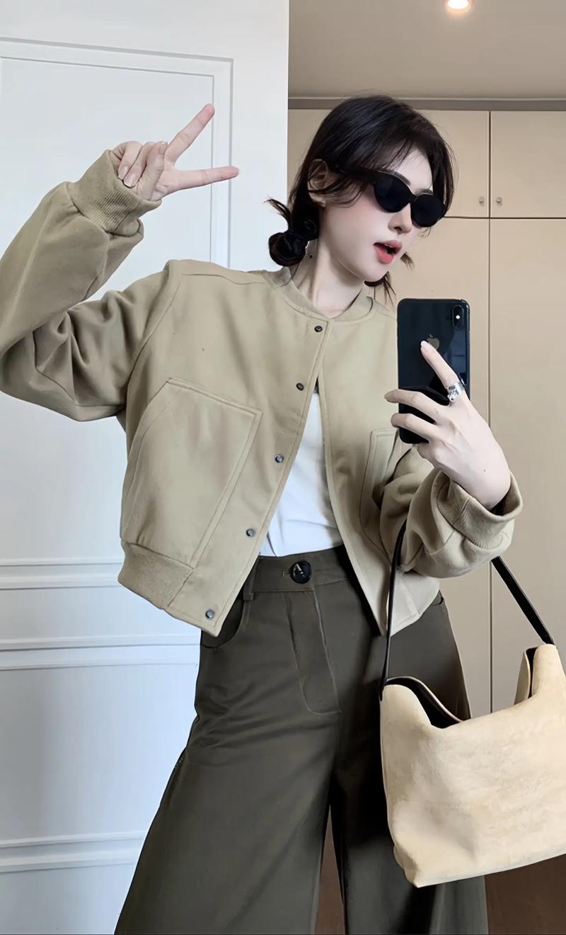 中长棒球服怎么搭配