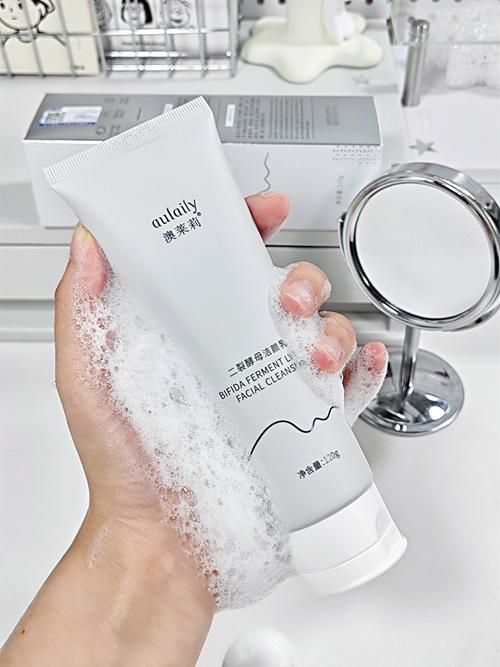 痘痘肌适合用的洗面奶