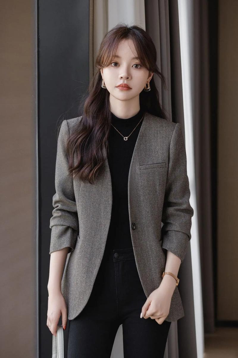 无领韩版昵大衣怎么搭配