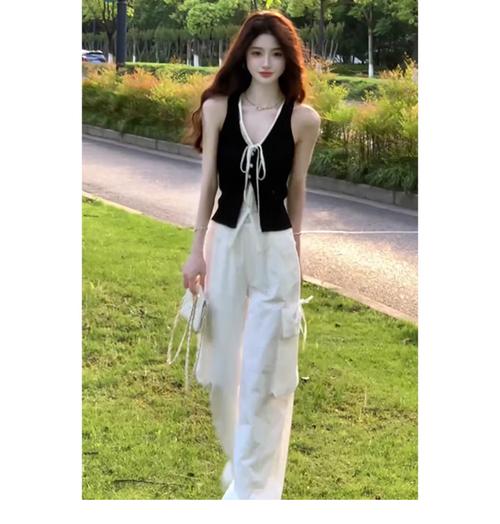 长无袖背心怎么搭配