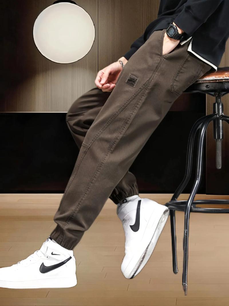 男士小脚哈伦牛仔裤怎么搭配上衣