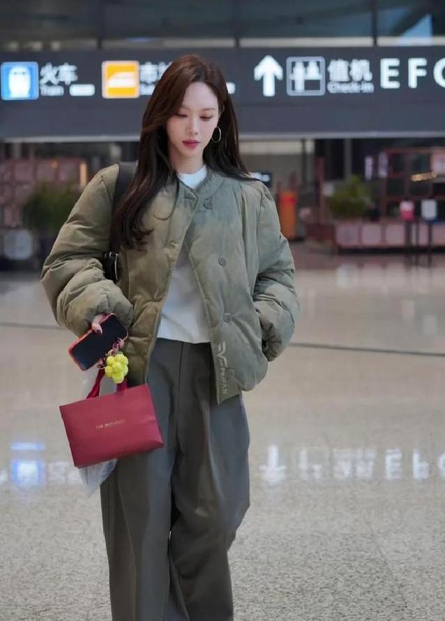 军绿棉服怎么搭配什么裤子好看