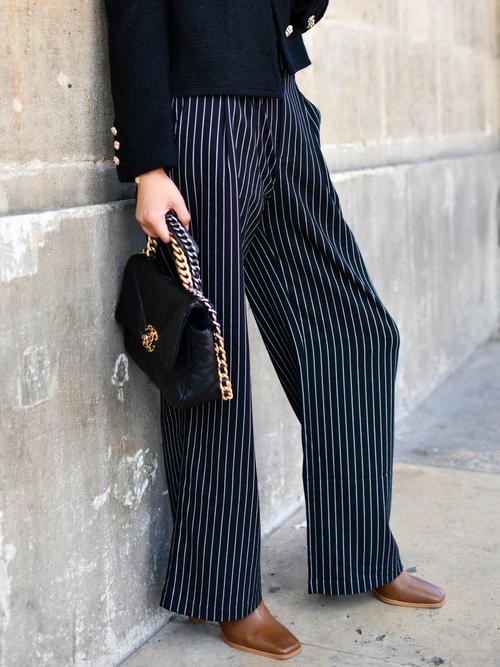 黑色竖条纹裤怎么搭配