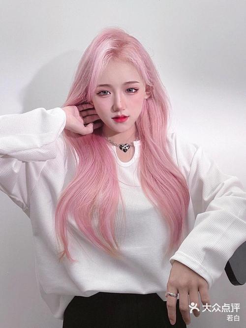 粉红色头发怎么搭配