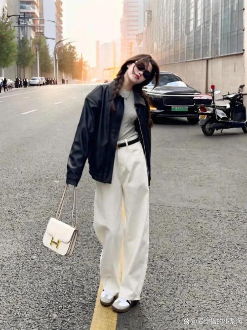 白色裤头怎么搭配外套