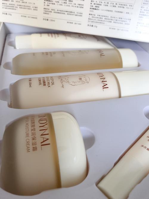 青春期女孩必备护肤品