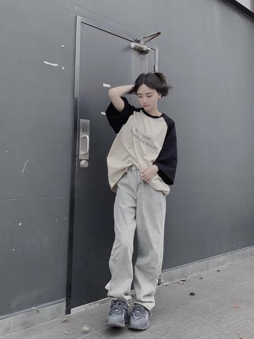 灰色呢子短裤怎么搭配鞋