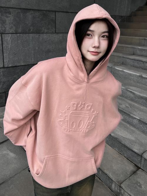 粉色卫衣搭配什么裤子