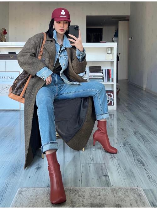 酒红色靴子怎么搭配