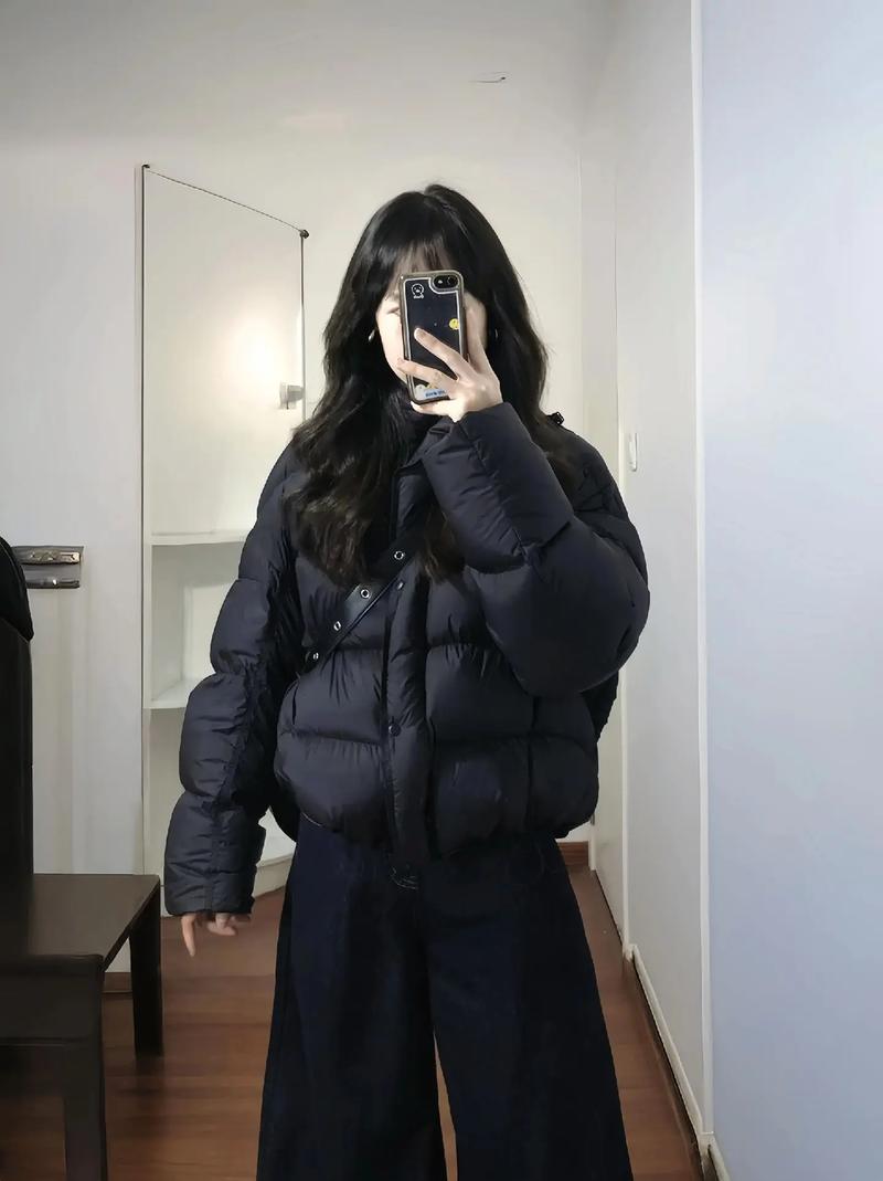 黑色短棉袄怎么搭配