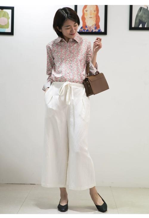 碎花长款衬衫怎么搭配
