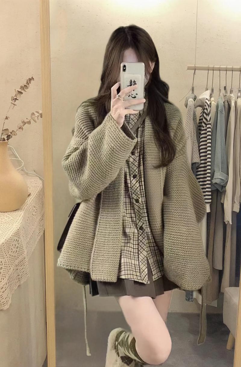 格子衬衫怎么搭配毛衣