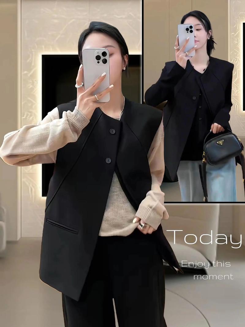 黑色西装马甲怎么搭配