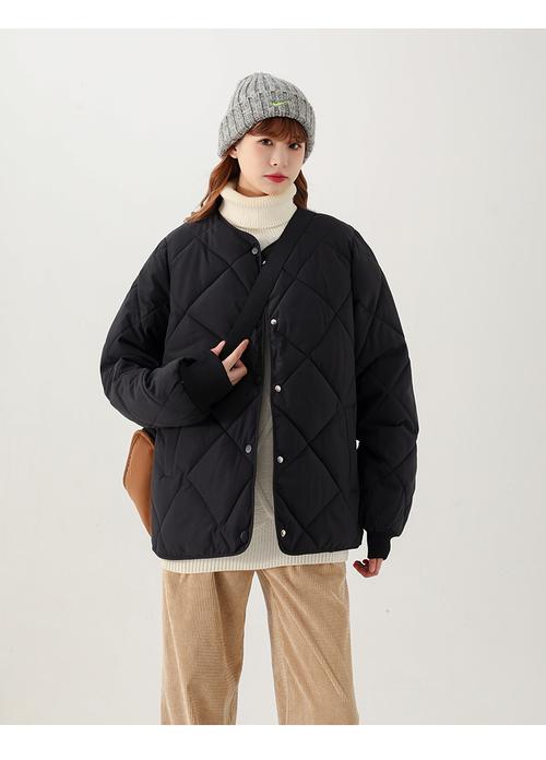 黑色无领小袄怎么搭配