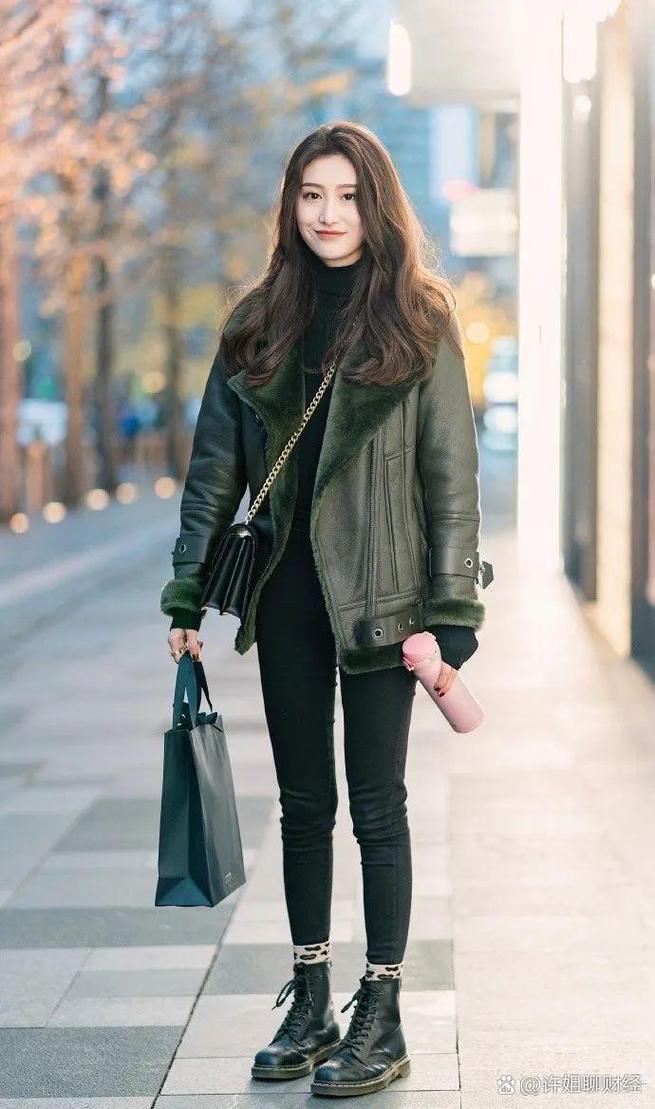 马丁靴女怎么搭配