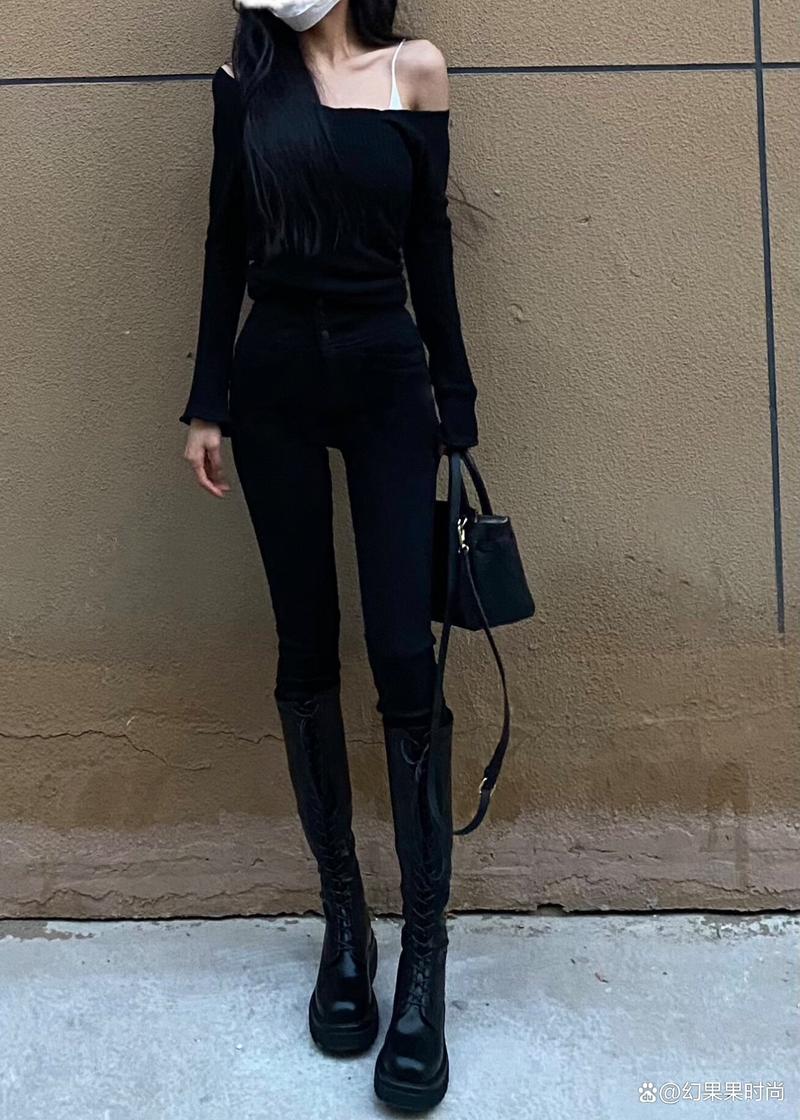 黑色紧身裤怎么搭配夏天