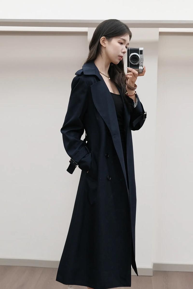 黑色风衣怎么搭配好看