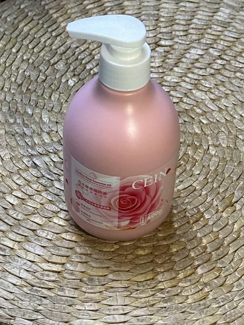 身体干燥擦什么护肤品