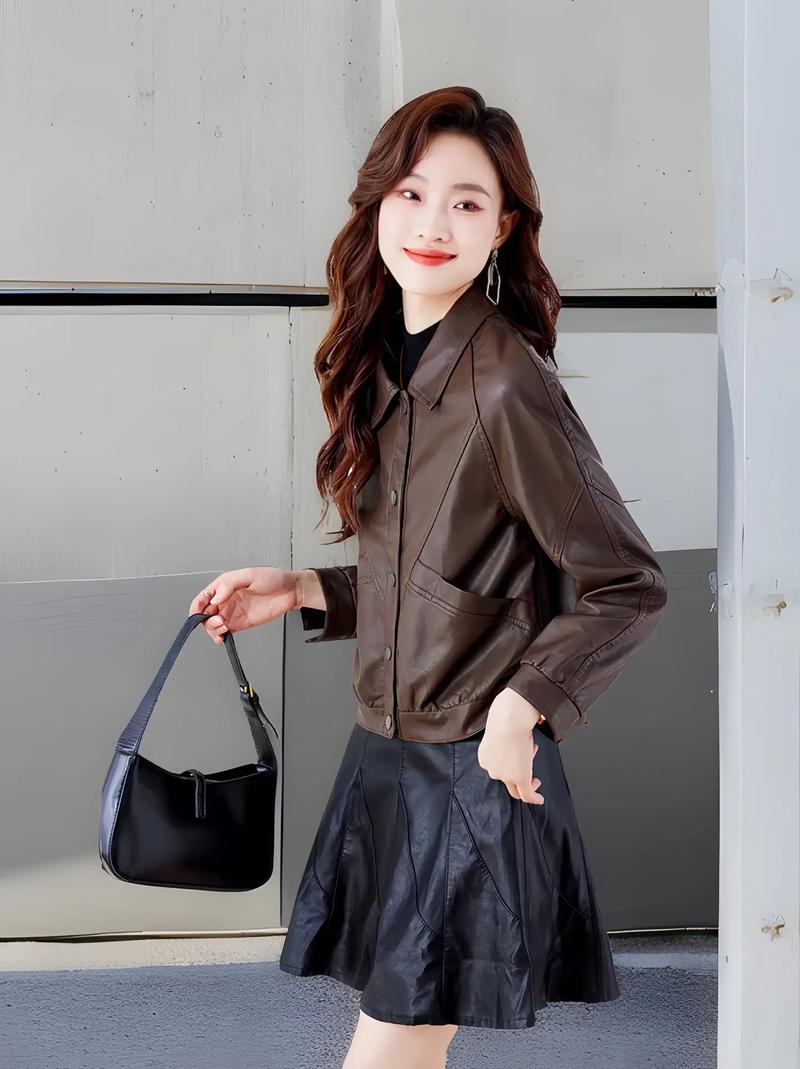 短皮外套怎么搭配