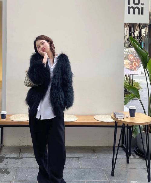 短皮草怎么搭配裤子