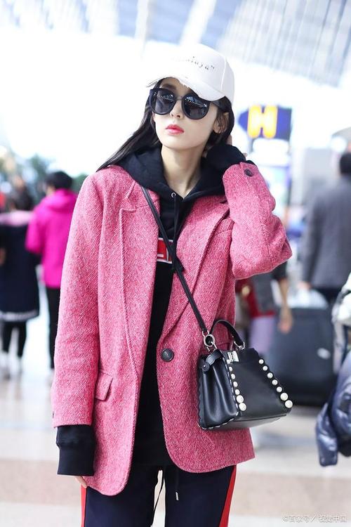 粉色大衣怎么搭配耳环