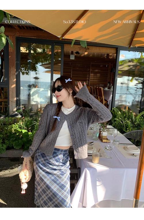 针织秋季外套怎么搭配衣服