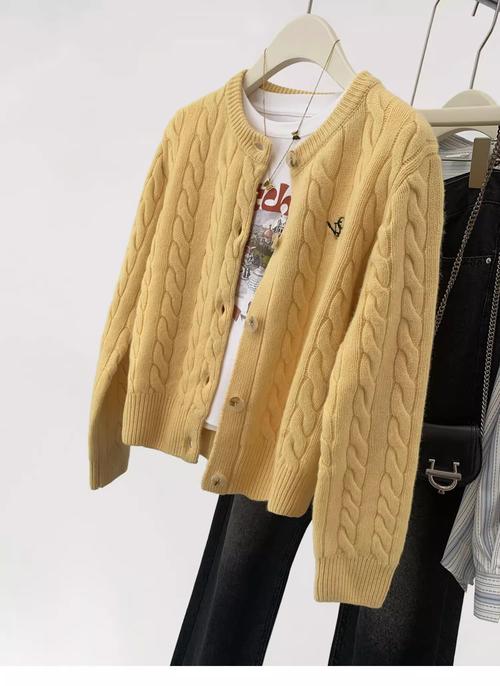 针织秋季外套怎么搭配