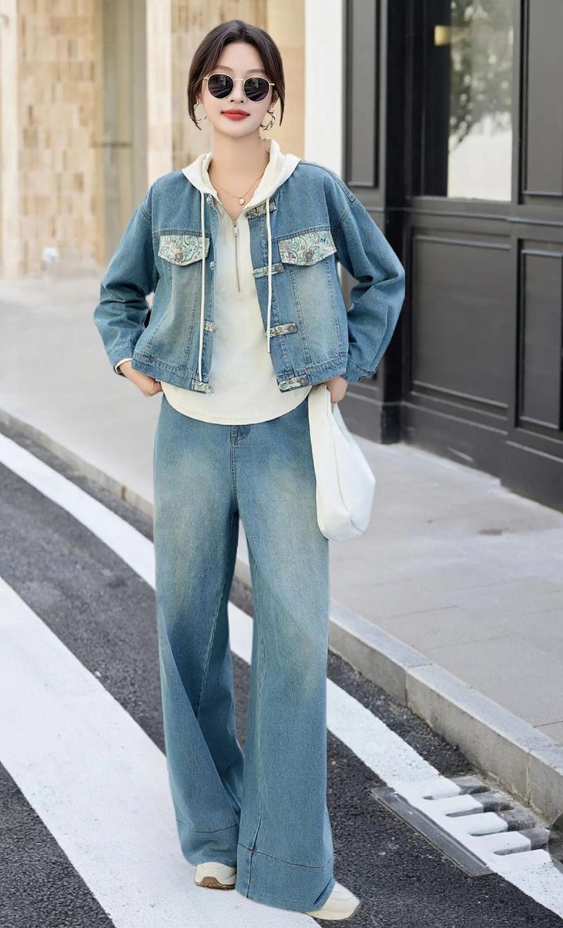 休闲短款女外套怎么搭配什么裤子好看